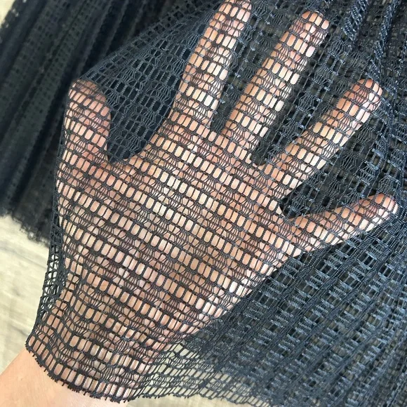 Good American Show It Off Pleated Sheer Midi Skirt - Picture 8 of 9